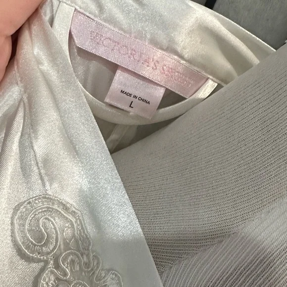 Victoria’s Secret Satin Robe - Picture 3 of 3